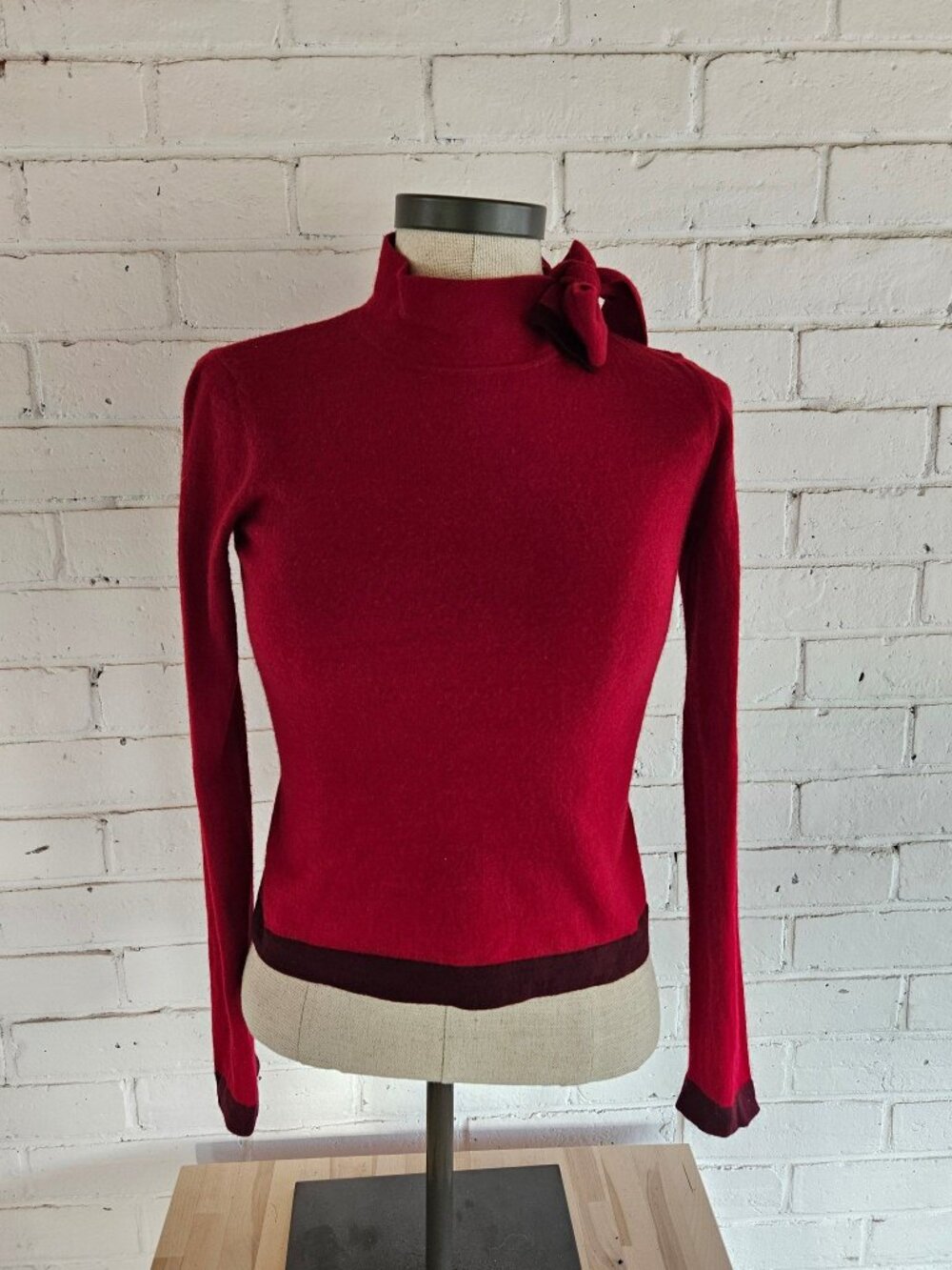 ✨ Vintage Jones New York 100% Merino Wool Tie-Neck Sweater ✨